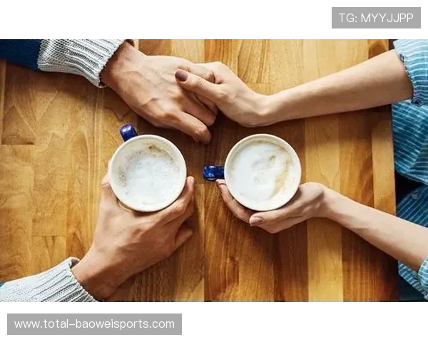 天下足球十大球星背后的女人：揭秘他们的婚姻与爱情故事