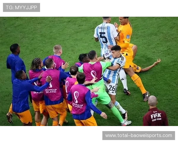 足球运动员因激烈竞争导致球星愤怒爆发险些气到崩溃